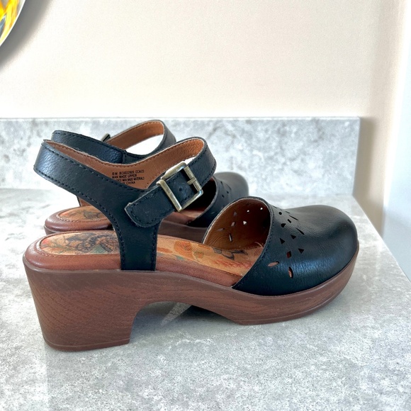 Born Clogs - Picture 1 of 5